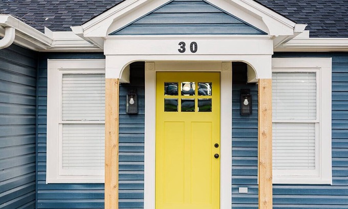 Bellville Maison | Renovated 1940's era cottage - 2 Blocks from downtown Bellville!