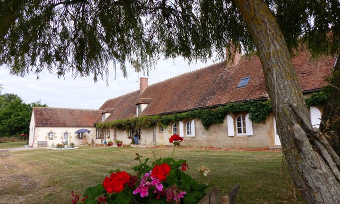 Lurcy-Levis Cottage | Ferme restaurée 19ème siècle, gîte indépendant avec étang, proche du circuit de Lurcy-Lévis