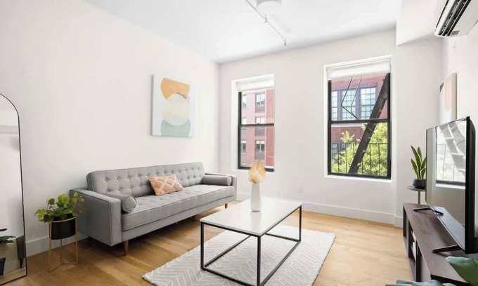 Hell's Kitchen Appartement | Renovated 2 Bed / 2 Bath Apt in Prime Manhattan