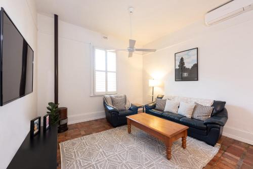 Princes Hill Maison | Renovated 2B 1B Victorian House in Princes Hill