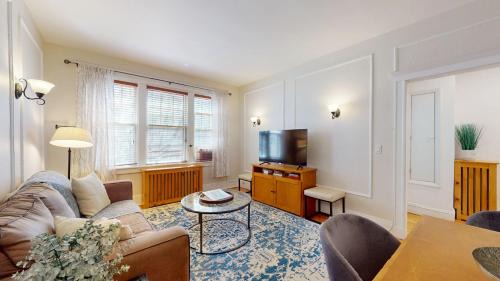 Griggs Park Appartement | Renovated 2b, In-unit Laundry, Longwood, 1st Flr