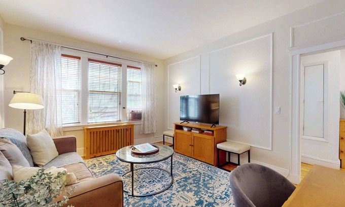 Coolidge Corner South Side Appartement | Renovated 2B, In-unit Laundry, Longwood, 1st Flr