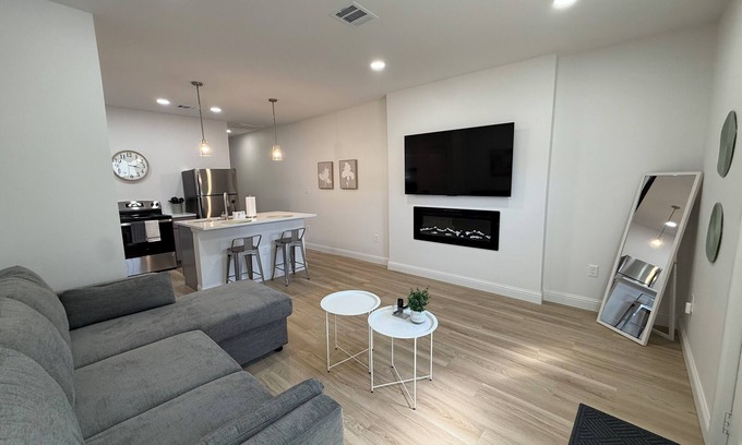 Oak Cliff Maison | Renovated 2BR/1BA Duplex Unit in Bishop Arts