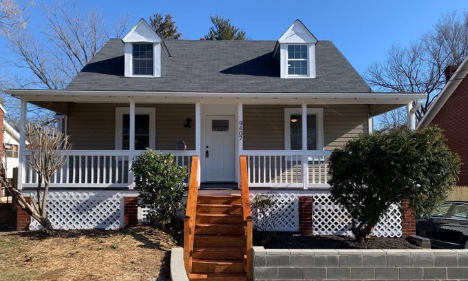 Silver Spring Maison | Renovated 3 bed 2 bath with lots of free parking