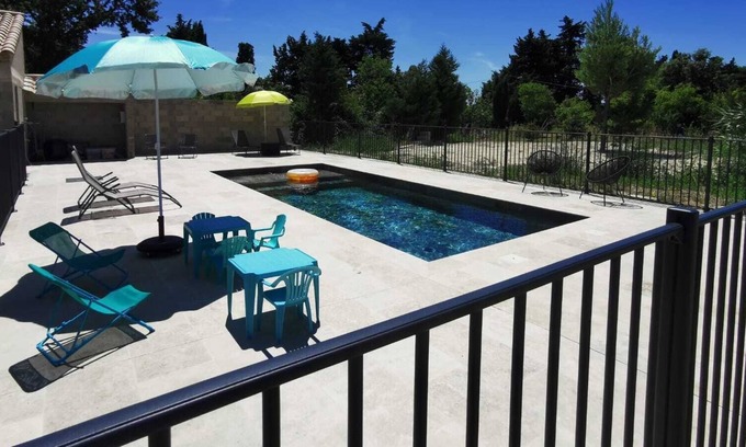 Pujaut Maison | Maison 50m2 rénovée 2021, piscine, 10min Avignon