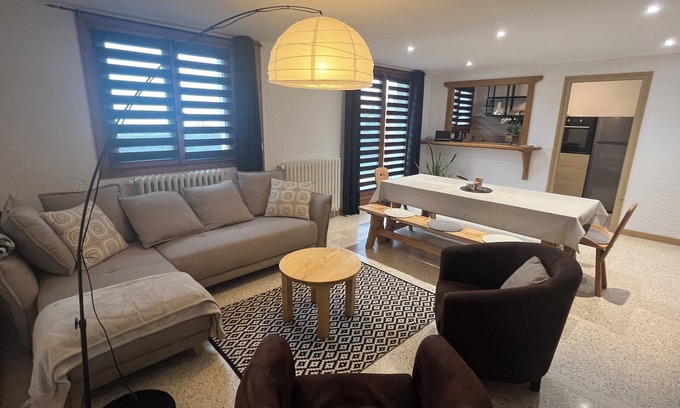 Araches-la-Frasse Appartement | Renovated 75m2 apartment with balcony and panoramic view.
