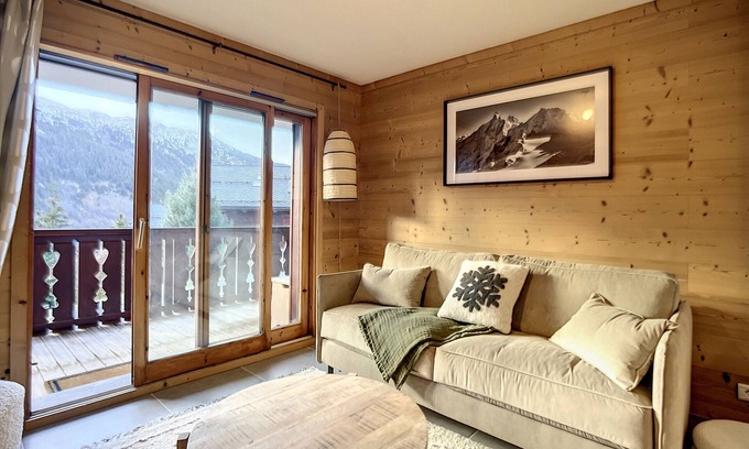 Meribel Village Appartement | Renovated apt near slopes and shops, 2 bdrms, parking, WiFi