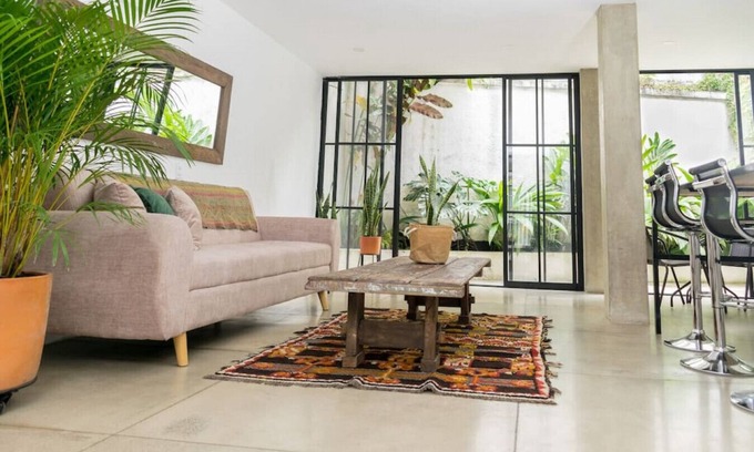 Cali Appartement | Renovated APT Perfect for Romantic Weekend Getaway