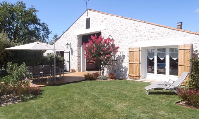 Saint-Mathurin Cottage | Gîte 8 personnes classé 3* Proche Les Sables d'Olonne Piscine chauffée Jardin