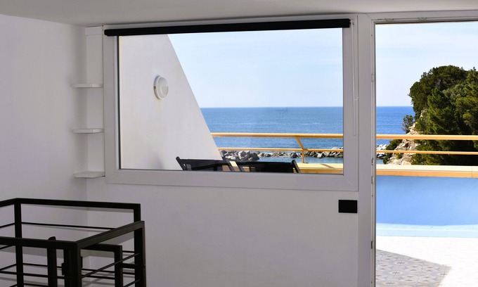 San Piero a Grado Station Balnéaire | Renovated beach apartment with direct sea access, in vacation complex with pool