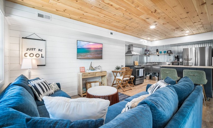 Margate City Maison | Renovated Beach Cottage + Offstreet Parking + 1 Block to Beach!