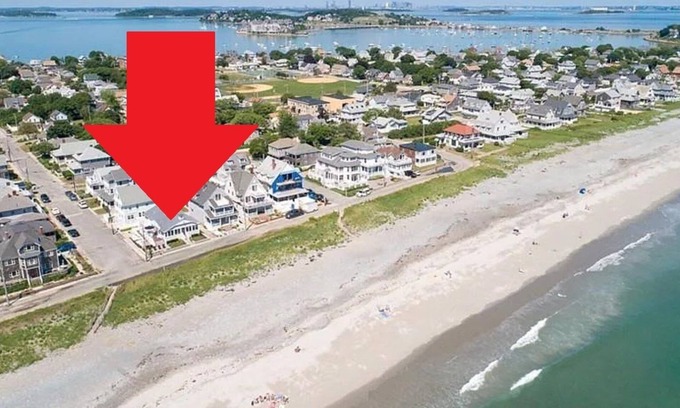 Waveland Maison | Renovated Beach House with 180 degree Ocean Views, Steps to the Sand