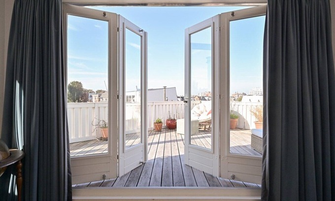 Scheveningen Maison | Renovated beachfront warehouse located in quiet Schevenings courtyard