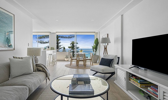 Sydney Appartement | Renovated Beachfront with Stunning Views of Beach & Promenade