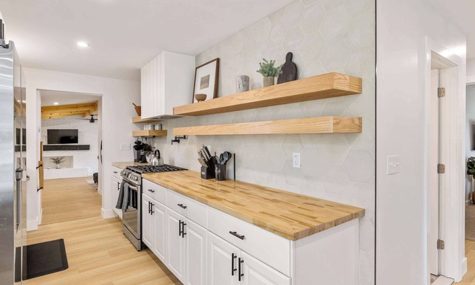 Farmington Hills Maison | Renovated, Bright & Spacious Farmington Retreat!