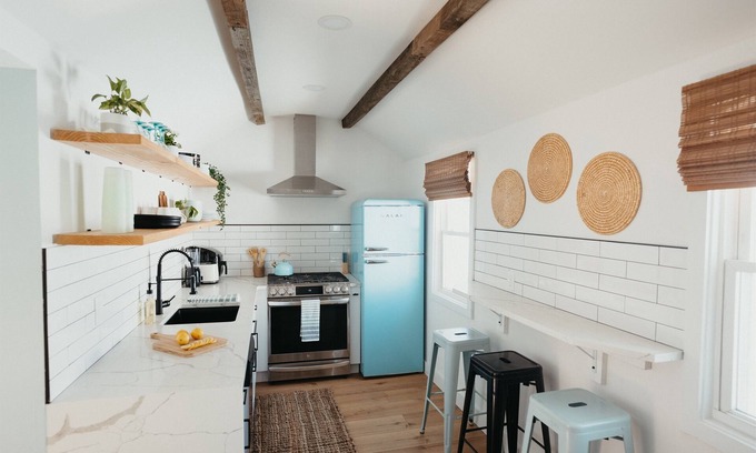 West Belmar Maison | Renovated Bright, Fun, Airy, Fire Pit Backyard, Bikes & Beach Badges