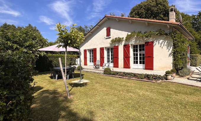 Mareuil en Perigord Maison | Maison de campagne rénovée, climatisée, avec piscine chauffée et 9 couchages