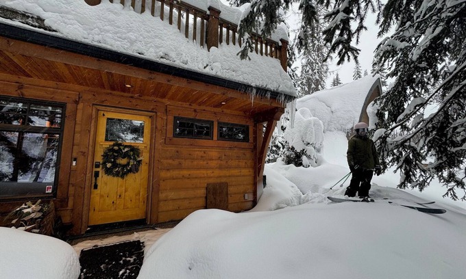Silver Star Mountain Cabine | Renovated 2 bedroom cabin - amazing location, private hot tub, laundry, storage