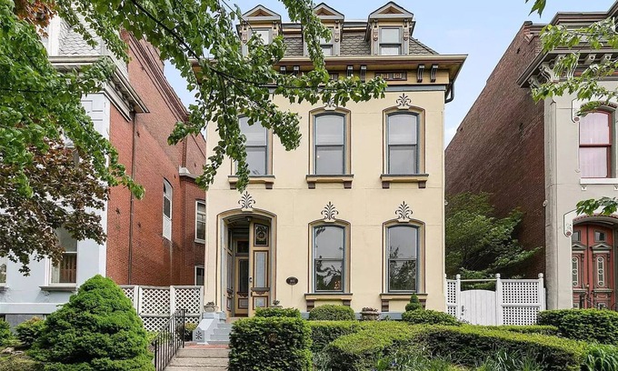 Lafayette Square Maison | Renovated Carriage house - 1 BR loft - Private