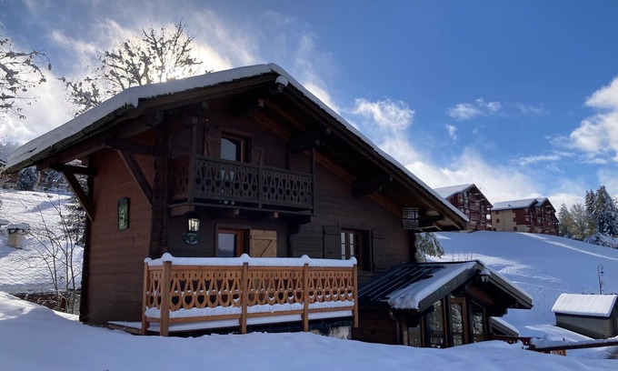 Crest-Voland Chalet De Ski | Chalet rénové 2-4 pers, terrasses, vue Mont Charvin