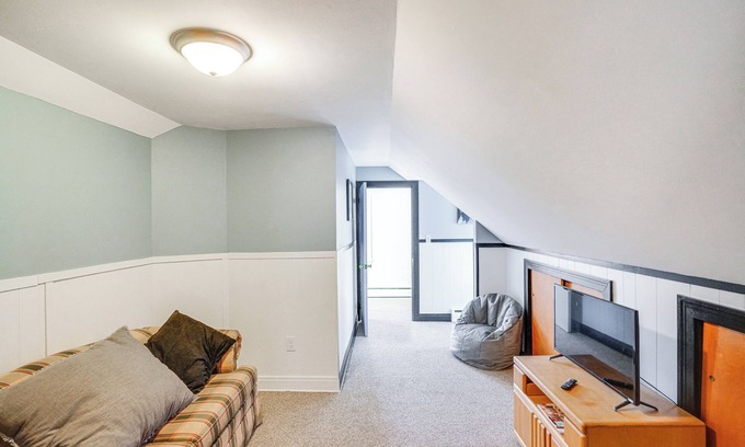 Chatham Maison | Renovated Chatham Home ~ Half Mi to Downtown!