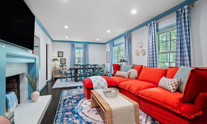 Moreland Hills Maison | Renovated Cottage|Game Room|Fire Pit|Sleeps 8