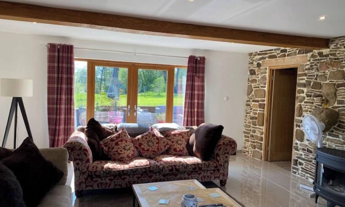 Bazouges-la-Perouse Maison | Renovated farmhouse in countryside settingnn