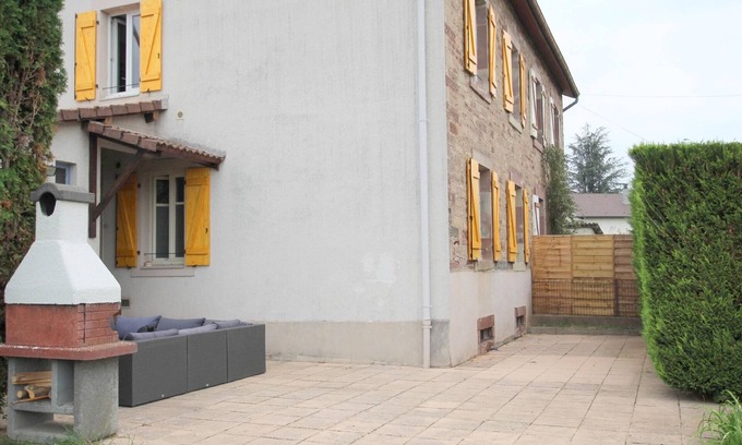 Luxeuil-les-Bains Appartement | Appartement rénové avec jardin clos, barbecue et garage, proche centre-ville de Luxeuil-les-Bains