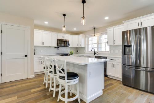 Riverside Maison | Renovated Family Home on Providence River!
