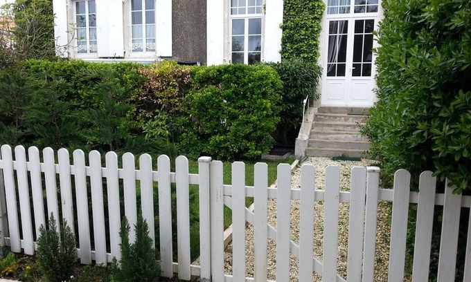 Champagne-les-Marais Cottage | Gîte rénové avec jardin, animaux admis, à proximité des plages vendéennes