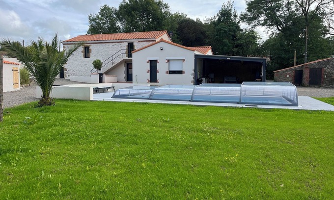 Talmont-Saint-Hilaire Maison | Domaine de campagne rénové avec piscine