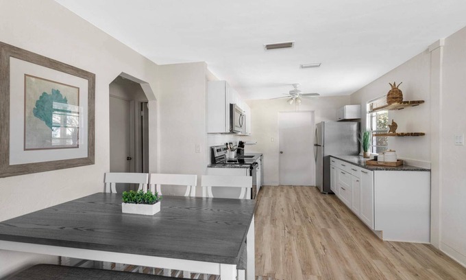 South Daytona Maison | Renovated Home by Beach & Daytona Intl. Speedway