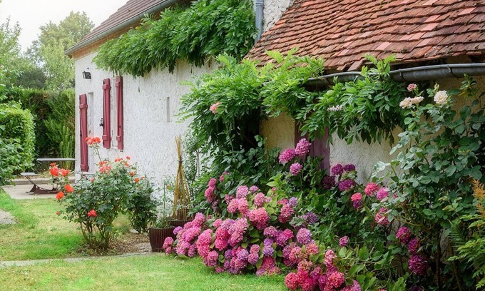 Franchesse Cottage | Maison rénovée à Franchesse avec grand jardin et animaux admis