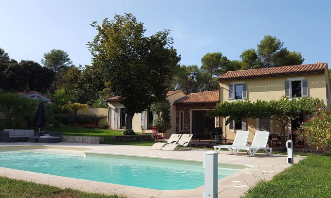 Cabries Maison | Maison rénovée avec piscine pour 6