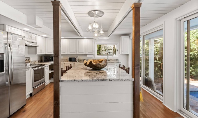 Rehoboth by the Sea Maison | Charme, 5BR, piscine, foyer, animaux acceptés, les week-ends d'automne sont belles à Dewey !!