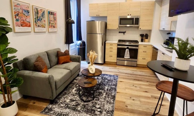 Center City West Appartement | Renovated Jr 1BR | Center City | Sleeps 4 | 2 Beds