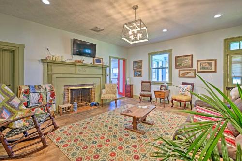 Plummers Landing Maison | Renovated KY Farmhouse Retreat with Pasture Views!