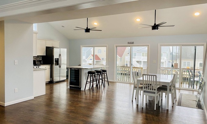 Beach Haven West Maison | Renovated Lagoon Front Home in Beach Haven West!