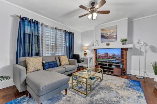 North Buffalo Maison | Renovated Main Floor Large 3 Bed House
