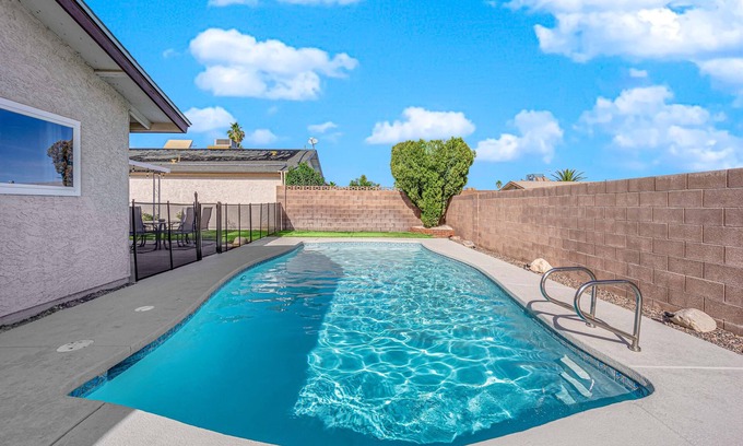 Spring Valley Maison | Renovated Modern Home with Pool. Minutes from the Las Vegas Strip