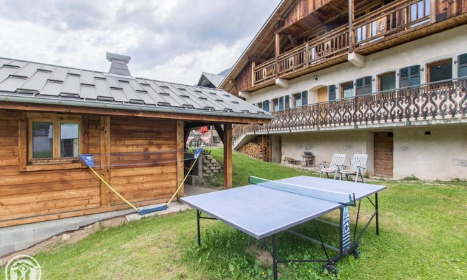 Abondance Chalet De Ski | Ancienne ferme rénovée, chalet au décor contraste entre charme et tradition