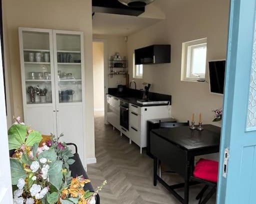 Duinzigt Appartement | Renovated & private Tinyhouse Den Haag short stay appartment