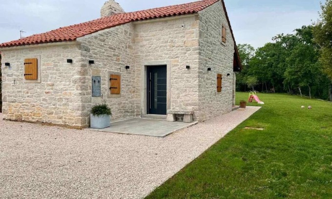 Fiorini Maison | Renovated stone cottage with a pool and a large garden, relaxing getaway.