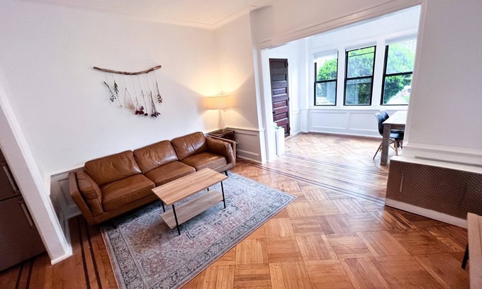 Prospect Lefferts Gardens Maison | renovated townhouse parlor level 2 bed 1.5 bath pvt garden close to prospect pk