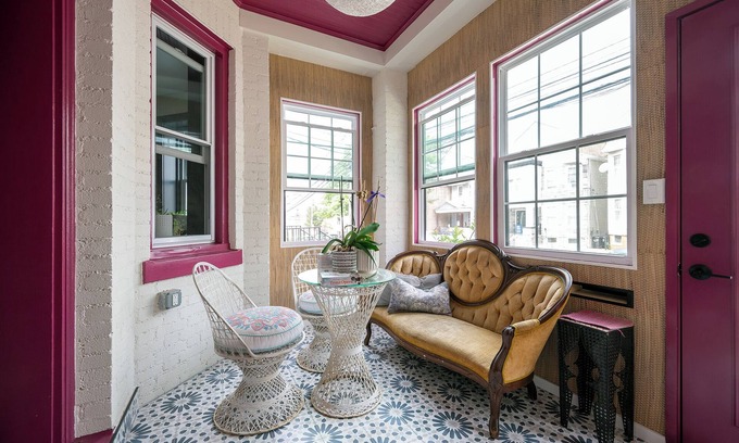 West Side Appartement | Renovated1-bedroom apartment on quiet block close to NYC in Jersey City.