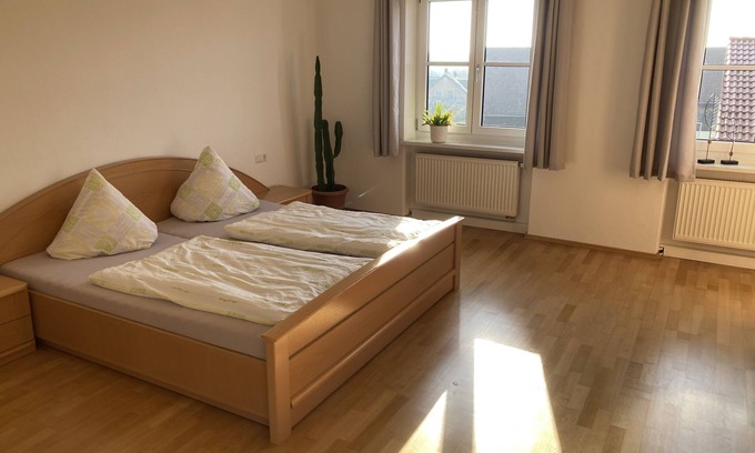Hemau Appartement | Maison de vacances rénovée (110 m2) avec baignoire et connexion Wi-Fi gratuite