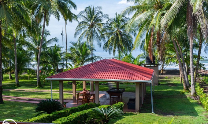 Parrita Station Balnéaire | Rent an entire beachfront resort for up to 30 people