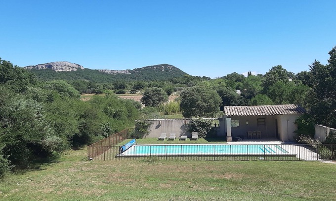 Fons-sur-Lussan Maison | Loue maison dans charmant village - 12 couchages - Uzès (30)