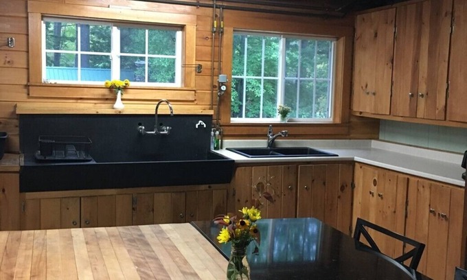 East Hancock Cabine | Louez le pavillon et notre propriété pour votre réunion de famille, mariage ou événement de groupe