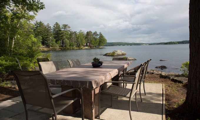 Laconia Maison | LOUEZ VOTRE PROPRE ÎLE SUR LAKE WINNIPESAUKEE DANS LA BAIE DE PAUGUS, AVEC LA CONFIDENTIALITÉ ULTIME